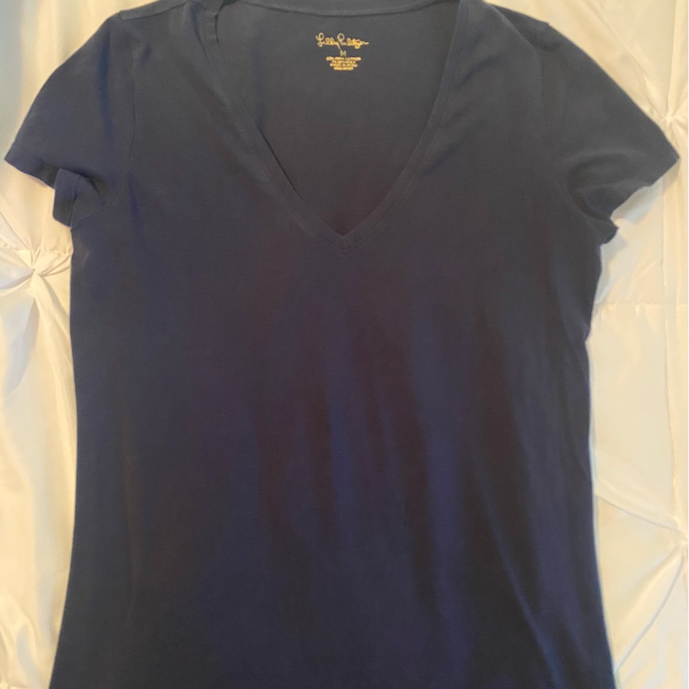Lilly Pulitzer v neck t-shirt
